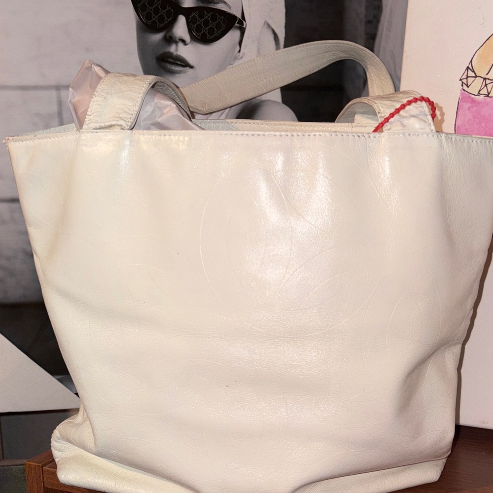 Chanel leather White Women's Tote Bag - Picture 2 of 16
